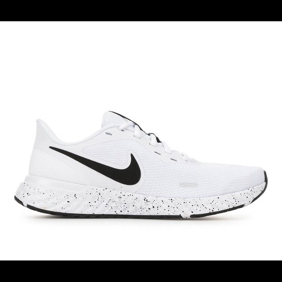 Nike Shoes - Nike revolution 5 in white